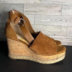 Size 8.5 Dolce Vita brown wedges
